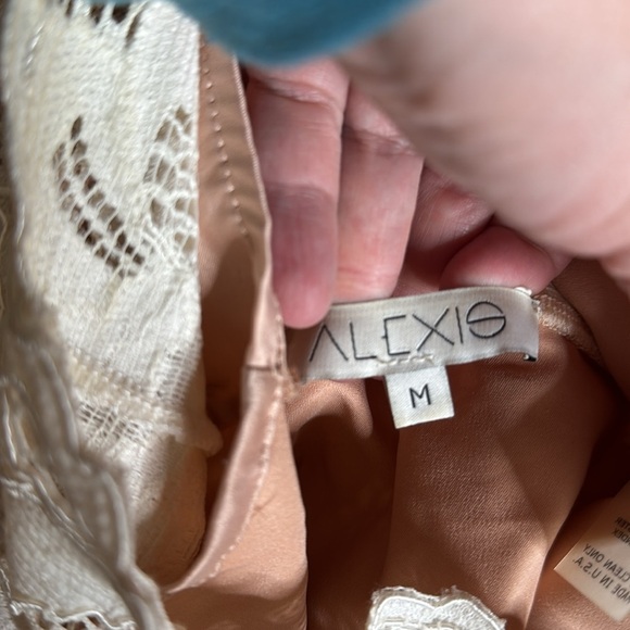 Alexis Manolo Lace Romper in Ivory from Revolve Size Medium - Picture 7 of 12